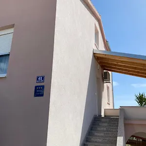 Three Bedroom Between Trogir And Split Apartament
