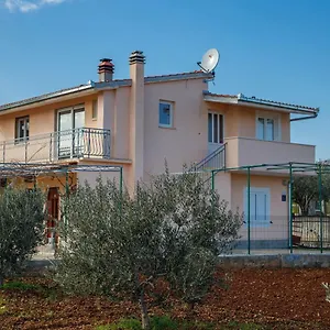  Hébergement de vacances Pelja